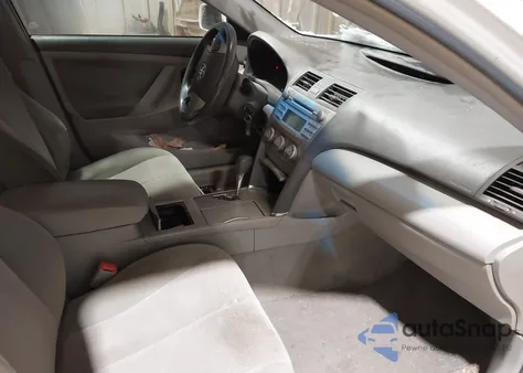 2010 Toyota Camry Le z USA, uszkodzony, nr VIN 4T1BF3EK0AU560206